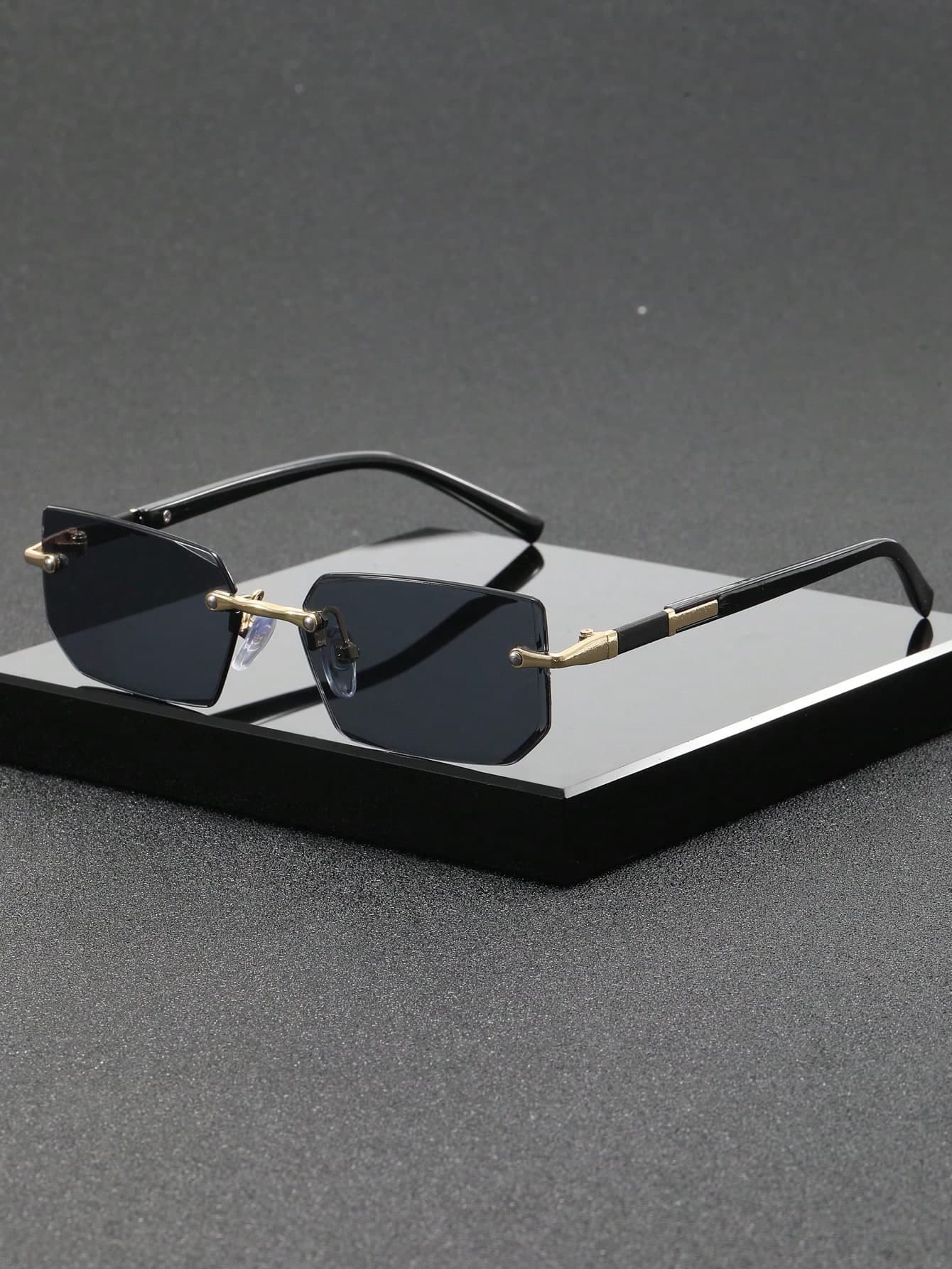 1 Pair Men's Rimless Cut Edge Engraved Metal Fashion Glasses, European And American High-End Luxury Style Fashion Glasses, Suitable For Daily Wear, Business Casual And Social Gatherings