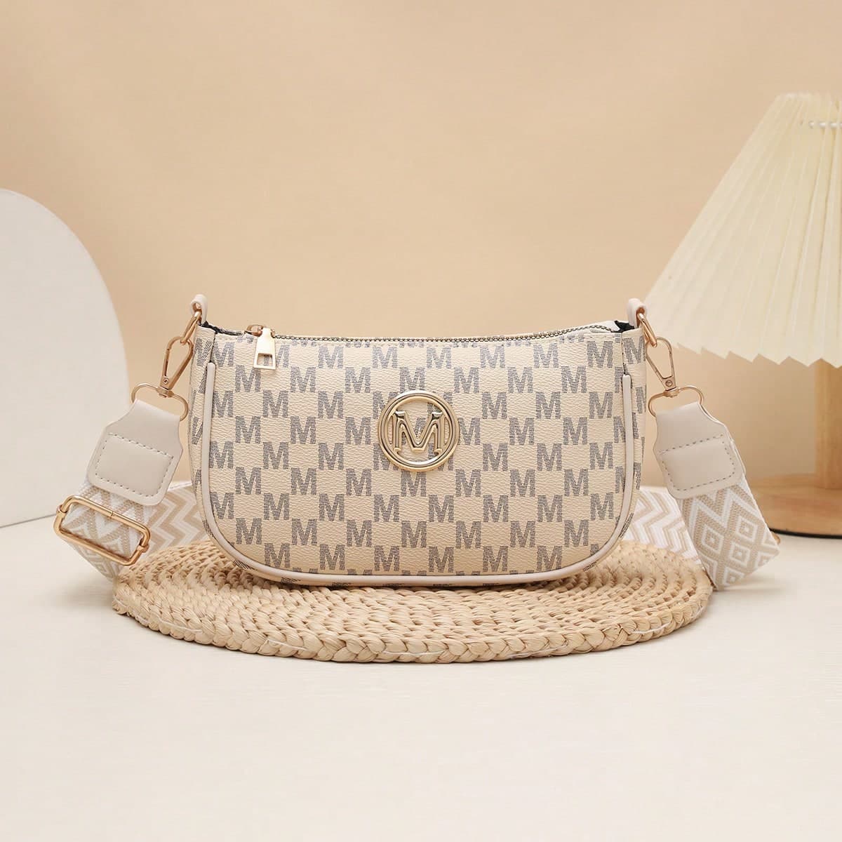 1pc M Print Saddle Crossbody Bag, Adjustable Wide Geometric Strap PU Shoulder Purse For Women, Zipper Mini Handbag For Daily Dating Street Travel Gift