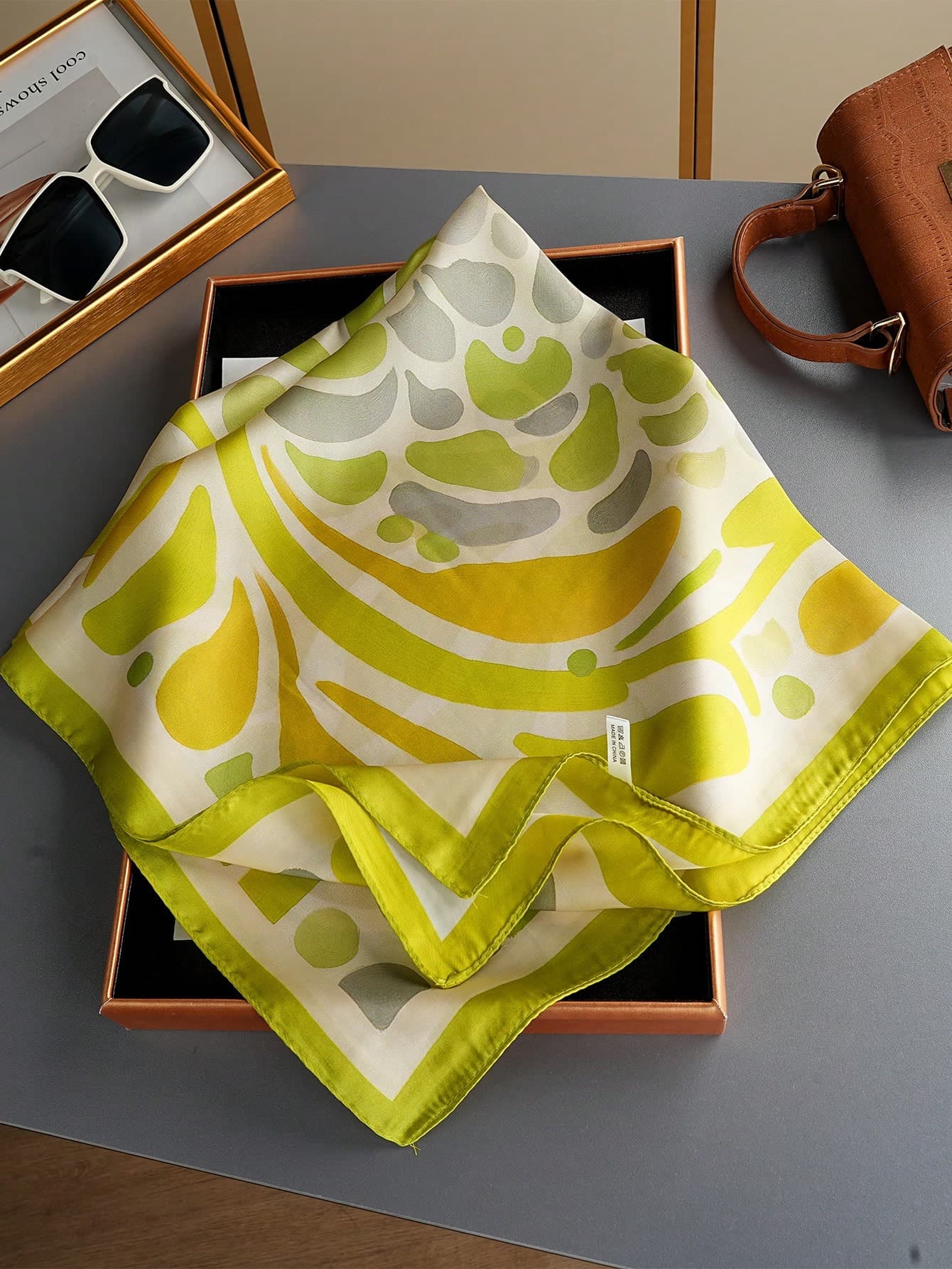 1pc Women's Printed Square Scarf 70*70cm Silk Scarf New Floral Scarf Luxury Square Silk Scarf Fashion 27.56inch Headscarf All Season Shawl Popular Neck Scarf Casual Polyester