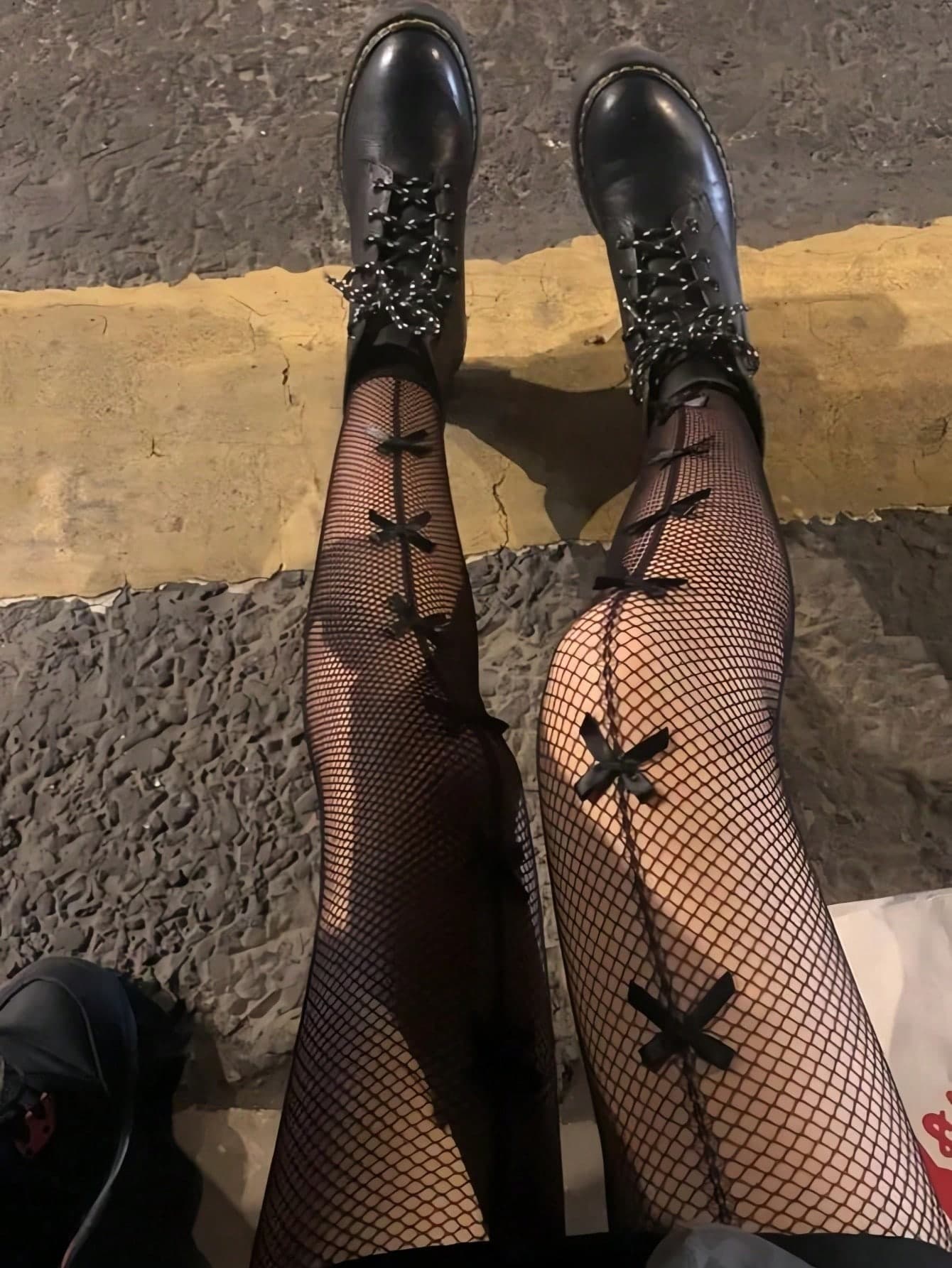 1 Pair Small Bow Decor Fishnet Pantyhose, Vertical Ribbon Bow Mesh Tights, Goth Coquette Y2K Sexy Leg Hosiery For Club Street Outfits