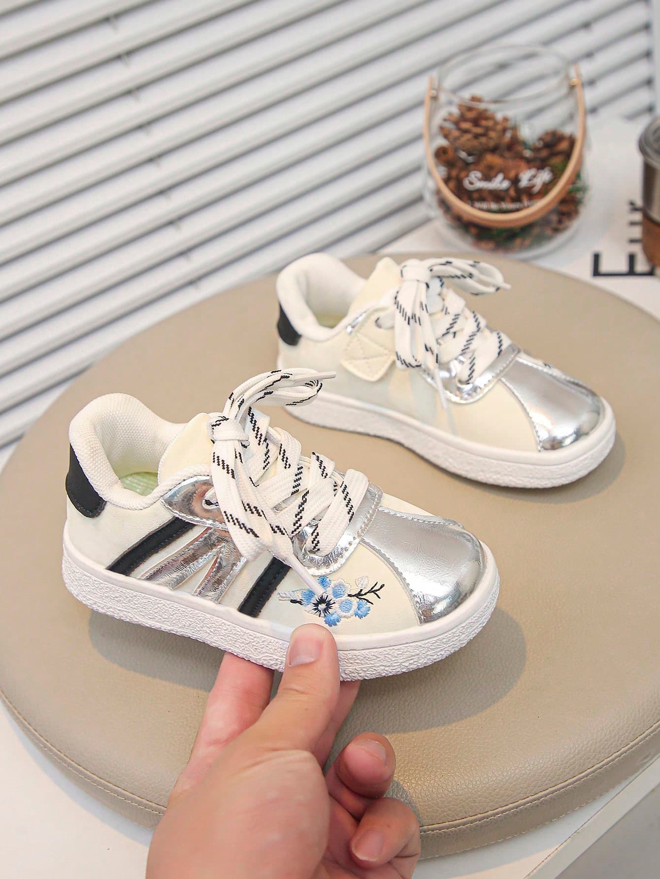 Children's Floral Embroidered Contrast Color Casual Sneakers With Non-Slip Sole