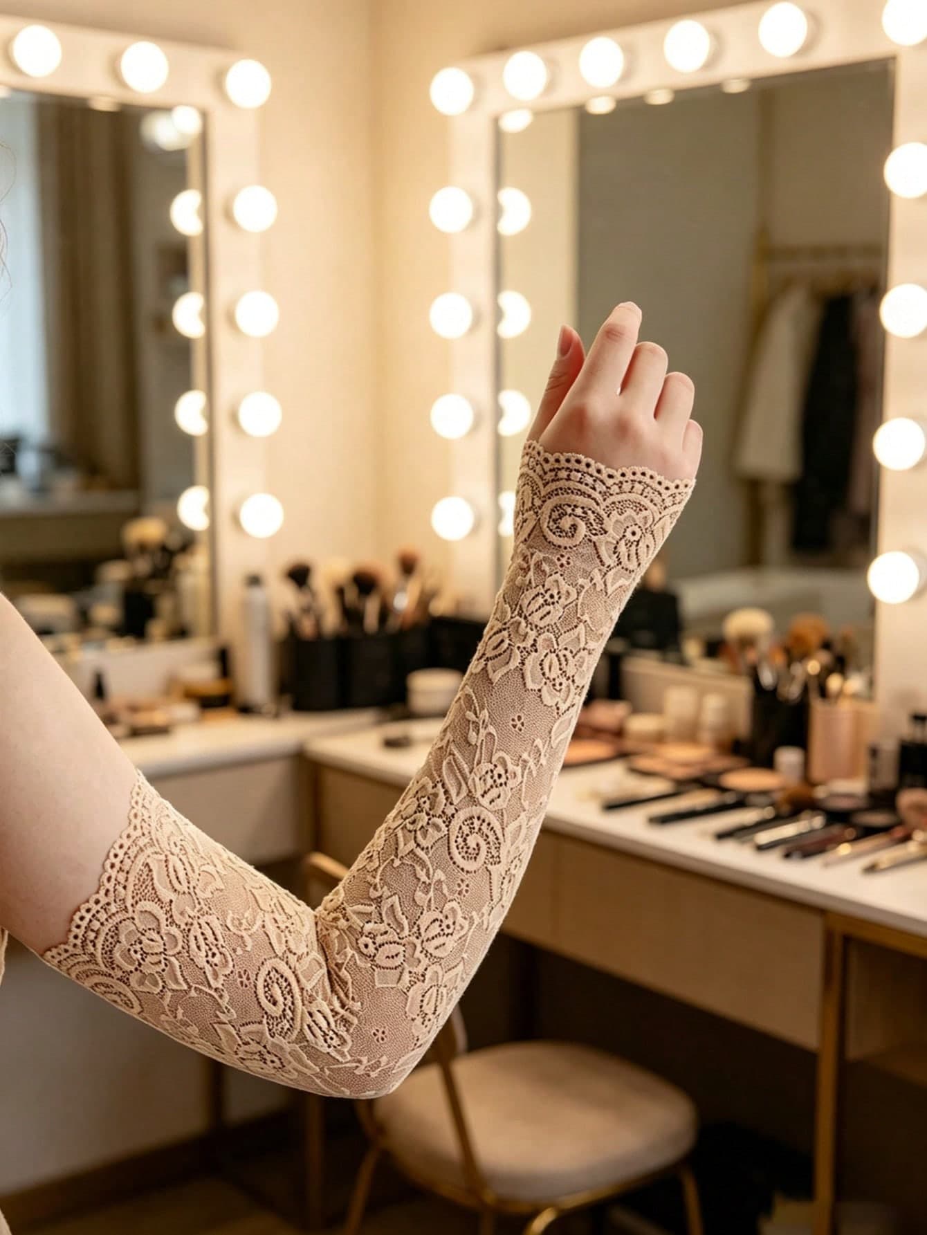 1 Pair Women's Fashion Minimalist Long Lace Arm Sleeves, Breathable Thin Sleeve Cover, Bridal Sleeve, Party Sleeve, Clothing Accessory