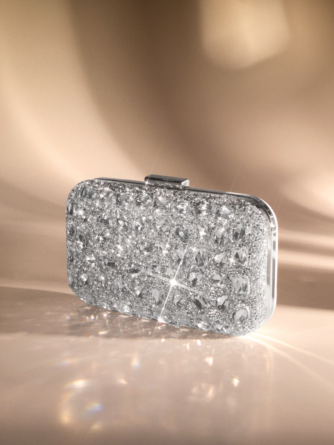 Etoivie Luxury Silver Rhinestone Embellished Evening Clutch, Featuring Irregularly Shaped Large Crystals Randomly Distributed, Square, Shiny, Versatile, Made Of Textured Acrylic Material, Detachable Chain Strap And Crystal Clasp, Elegant And Sophisticated, Suitable For Parties And Gatherings. Wedding Wedding