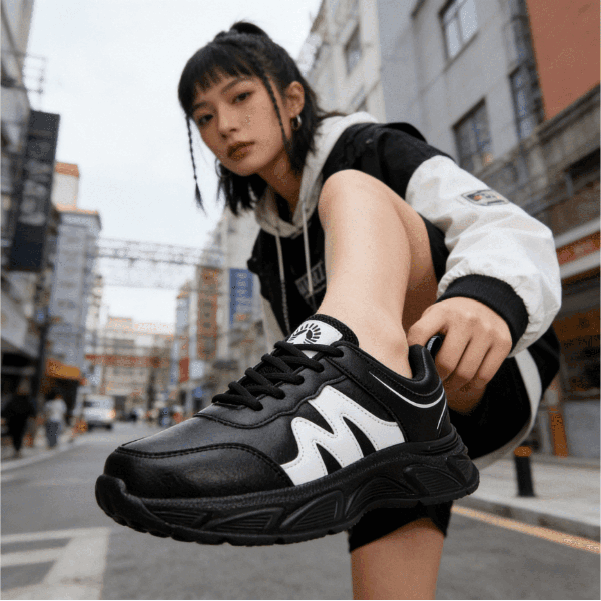 Black And White Colorblock Thick Sole Women's Sneakers, No-Wash Leather Upper, Soft Sole Shock-Absorbing Slimming Versatile Casual Shoes, Thick Sole Casual Shoes Versatile Commuting Sports Women's Shoes, Mom's Autumn/Winter Casual Sports Shoes Leather Upper Soft Sole Anti-Slip Middle-Aged And Elderly Outdoor Walking Travel Shoes